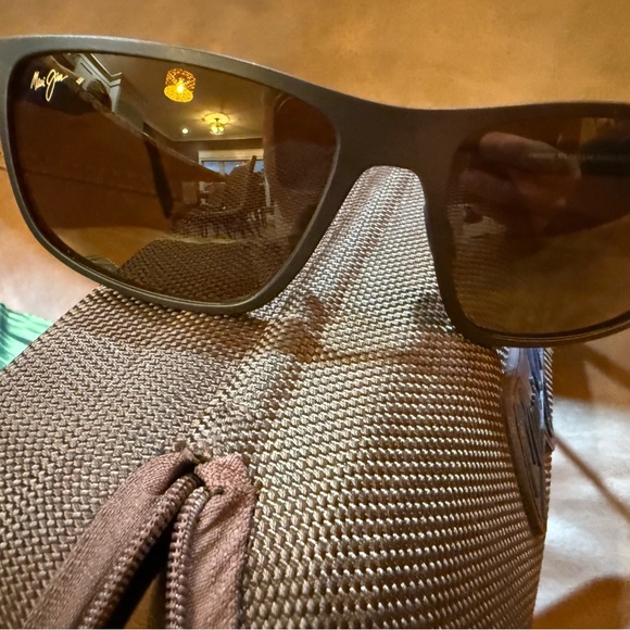 Maui Jim Polarized Brown Sunglasses with Case - Picture 5 of 9